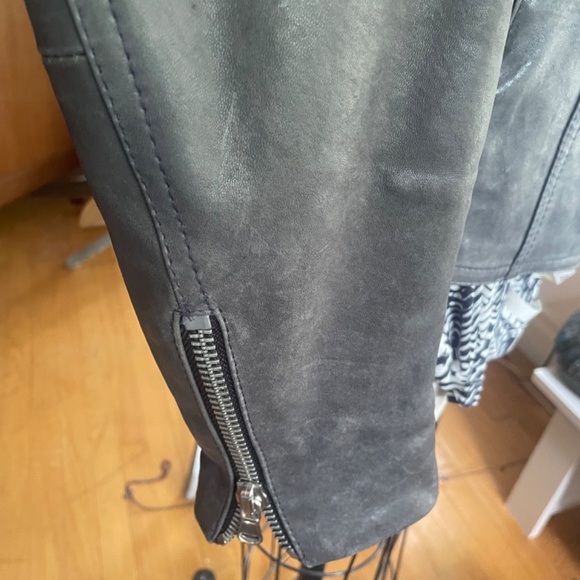 Grey leather jacket - Picture 4 of 7